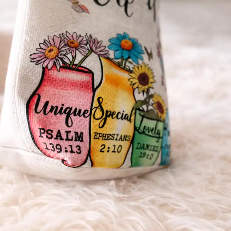 Pochette God Says You Are con Zip e Vasi Fioriti | Beauty Case con Versetti Biblici, messaggio positivo e ricco di significato - immagine 4