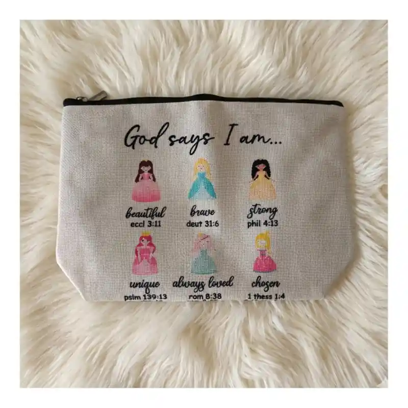 Pochette God Says I Am Beige con Principesse e zip | Beauty Case con Messaggio Cristiano, sereno e ispirazionale - immagine 3