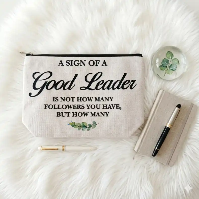 Pochette Good Leader Beige con Zip | Beauty Case Donna | Messaggio motivazionale: Un segnale di Buon Leader è - immagine 3